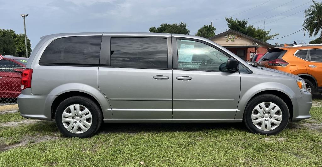 2016 Dodge Grand Caravan - $8,995