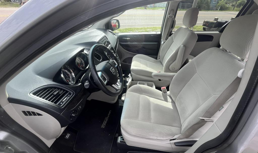 2016 Dodge Grand Caravan - $8,995