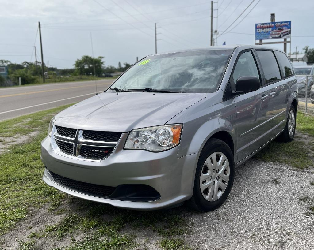 2016 Dodge Grand Caravan - $8,995