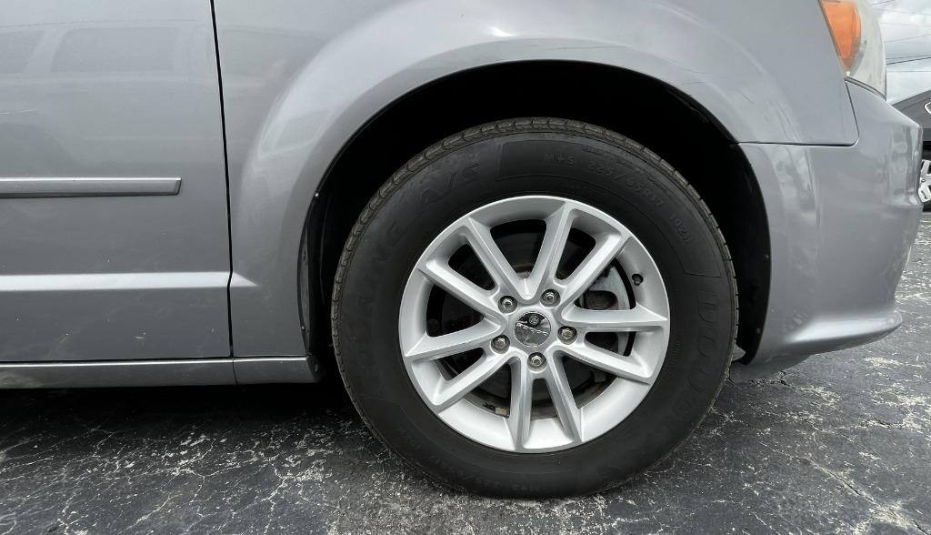2014 Dodge Grand Caravan - $7,995