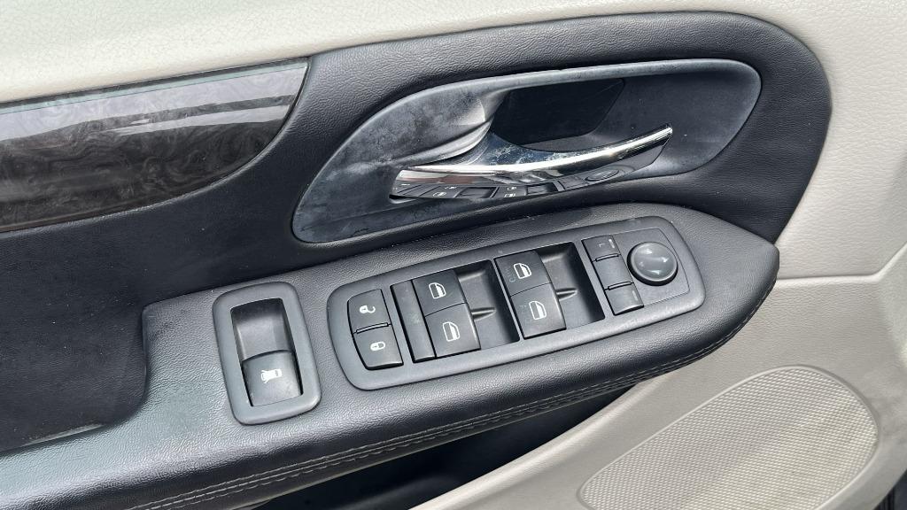 2014 Dodge Grand Caravan - $7,995