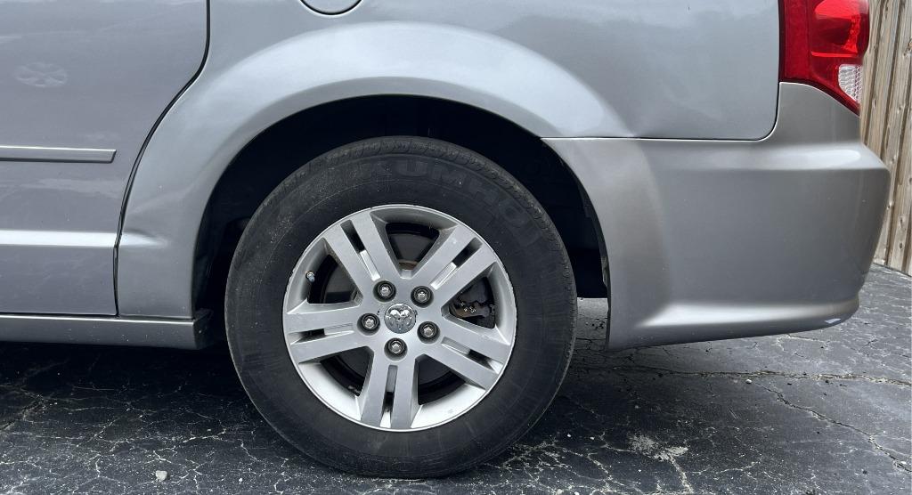 2014 Dodge Grand Caravan - $7,995
