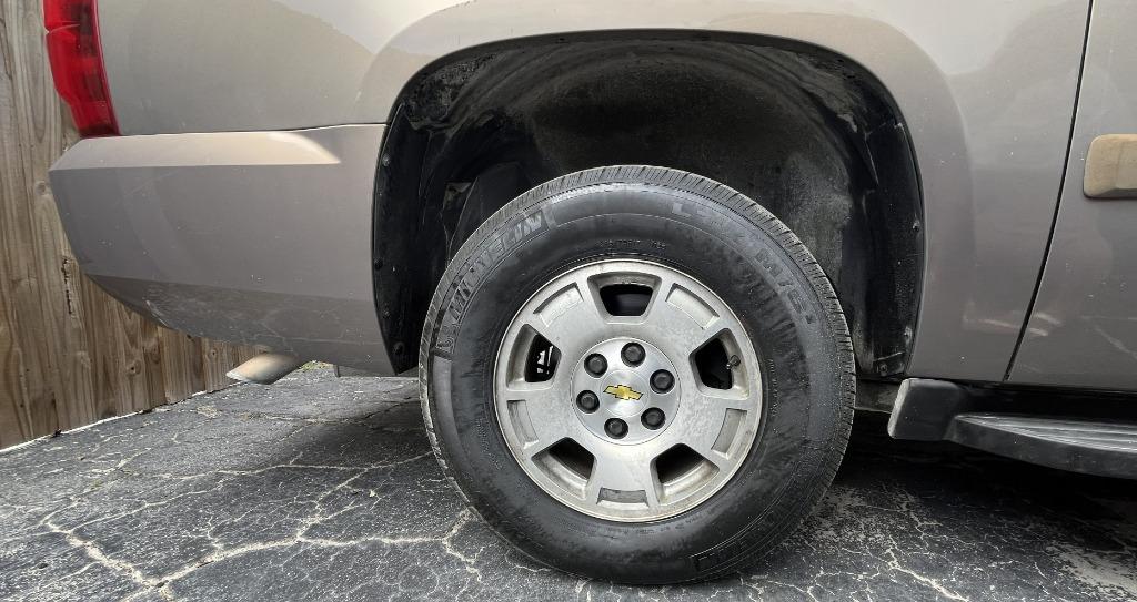 2007 Chevrolet Suburban - $8,995