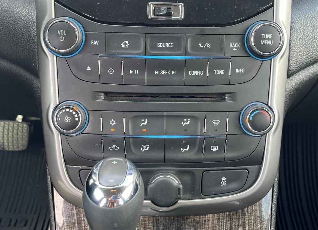2015 Chevrolet Malibu - $10,995