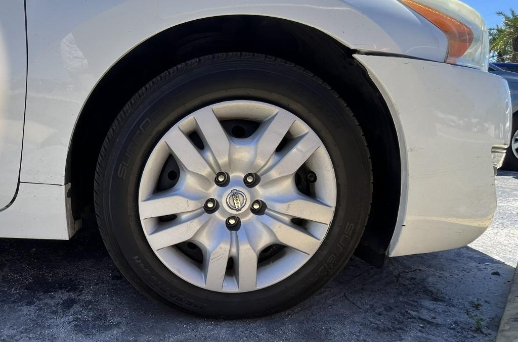 2015 Nissan Altima - $10,995