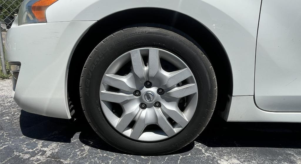 2015 Nissan Altima - $10,995
