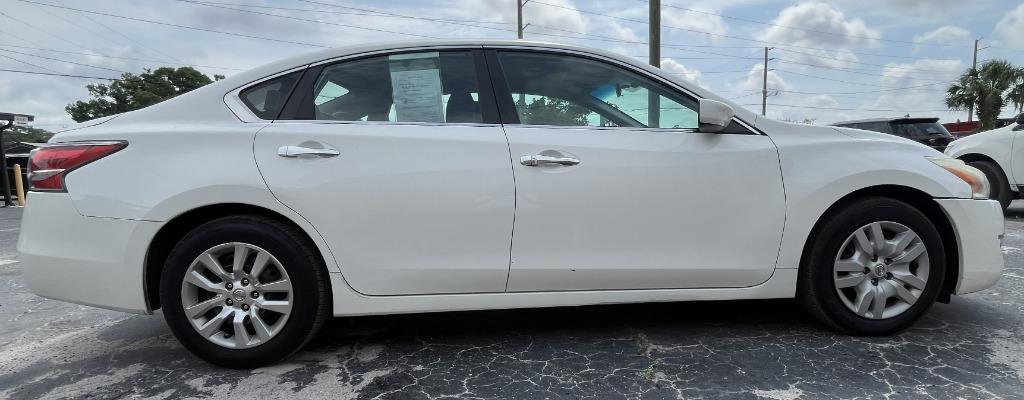 2015 Nissan Altima - $10,995