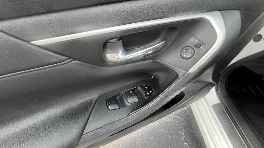 2015 Nissan Altima - $10,995
