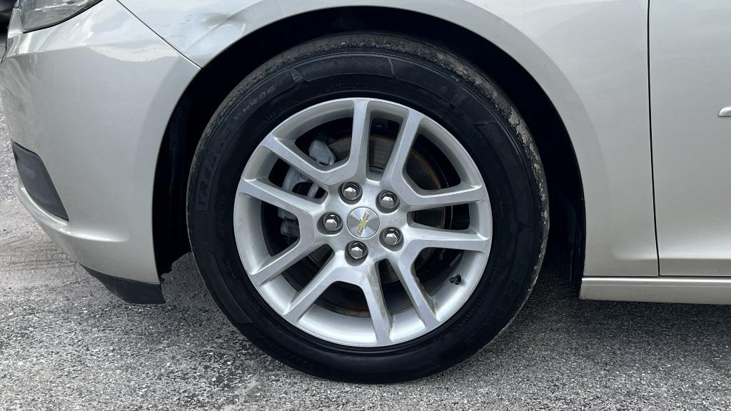 2015 Chevrolet Malibu - $9,995