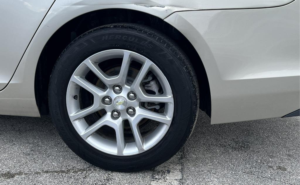 2015 Chevrolet Malibu - $9,995
