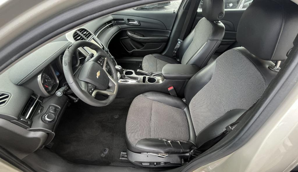 2015 Chevrolet Malibu - $9,995
