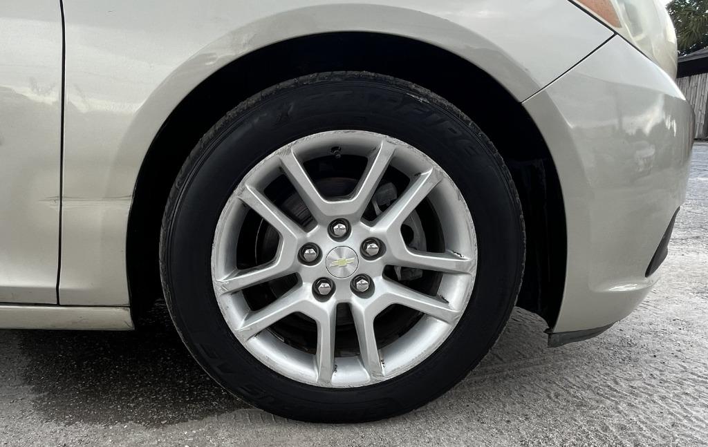 2015 Chevrolet Malibu - $9,995