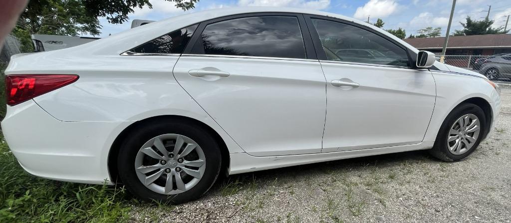 2013 Hyundai Sonata - $2,000
