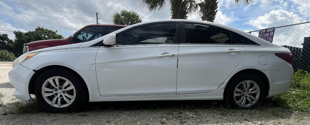 2013 Hyundai Sonata - $2,000