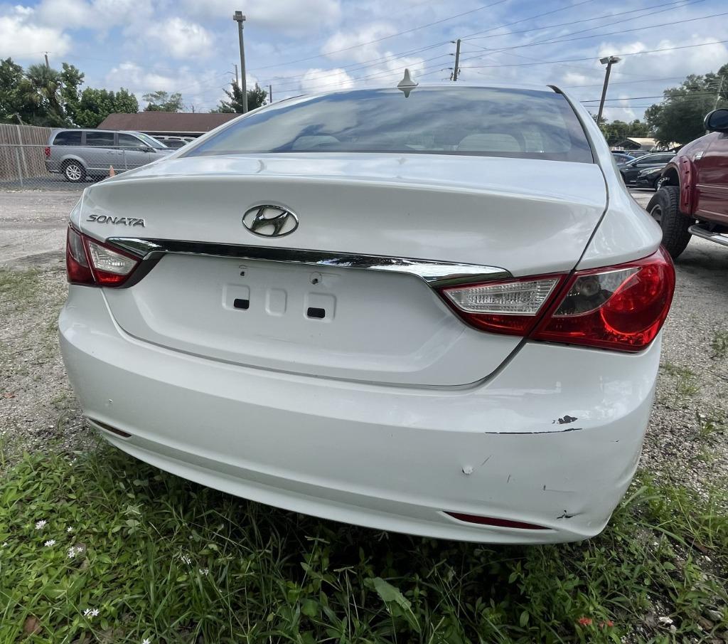 2013 Hyundai Sonata - $2,000