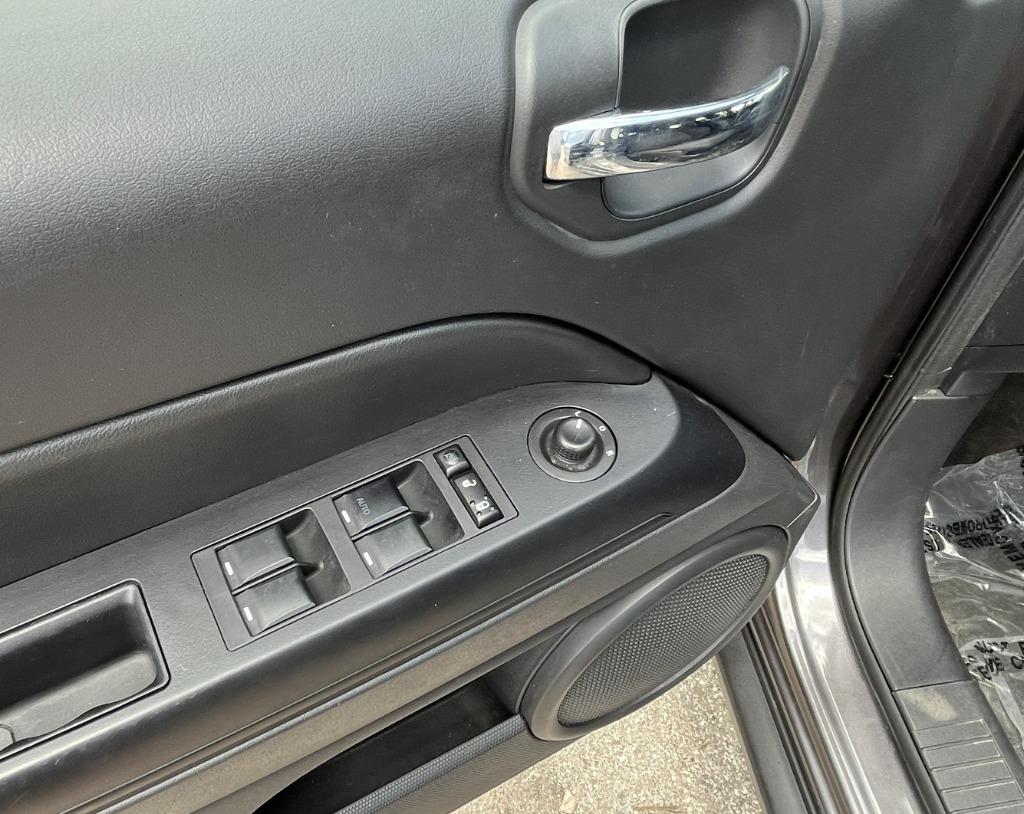 2016 Jeep Compass - $9,995