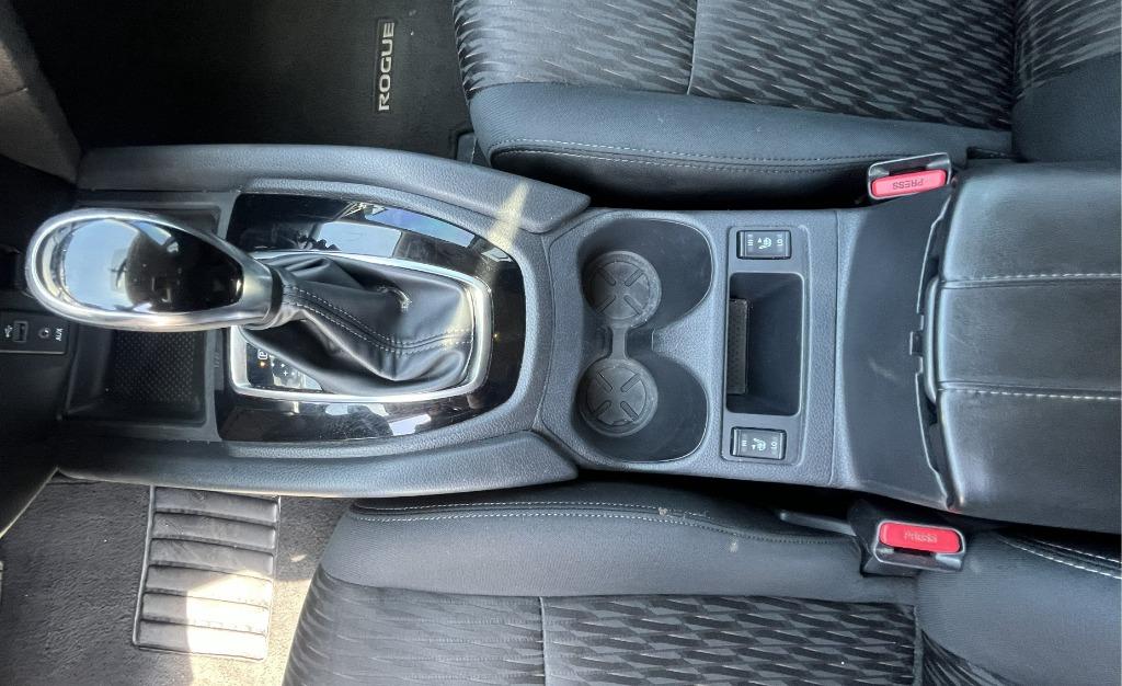 2017 Nissan Rogue - $8,995