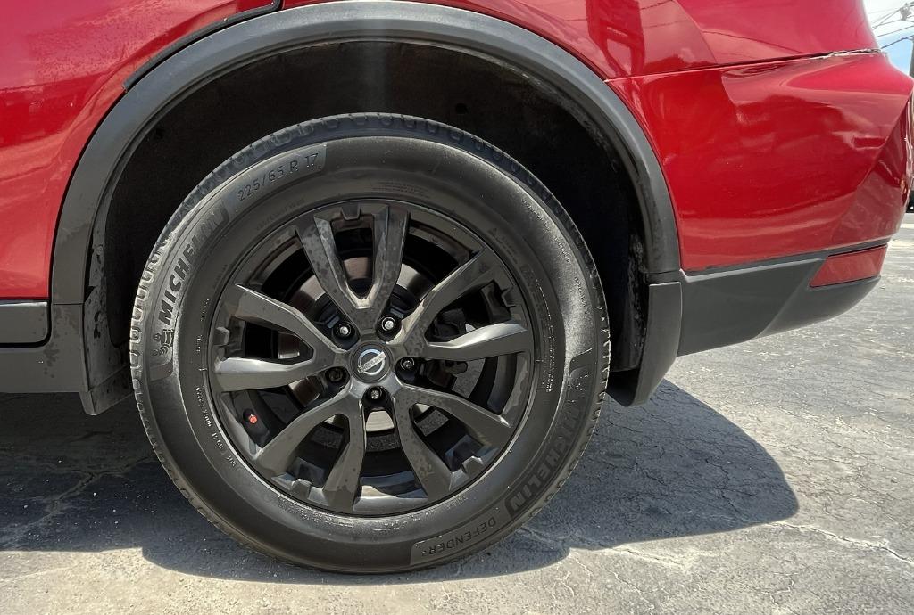 2017 Nissan Rogue - $8,995