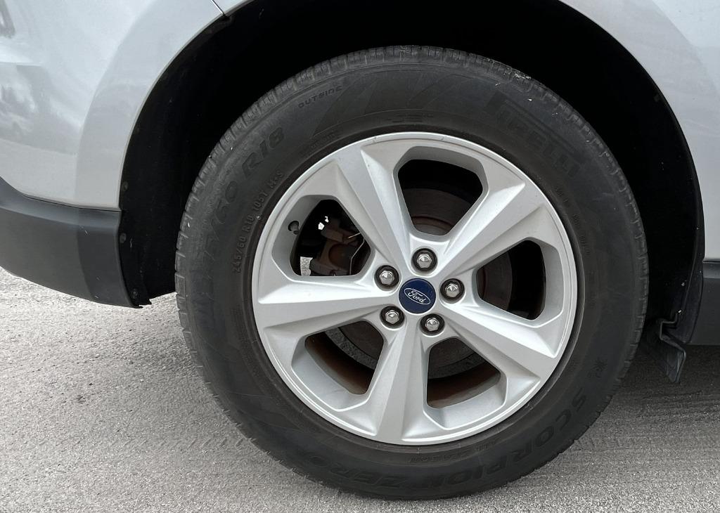 2015 Ford Edge - $10,995