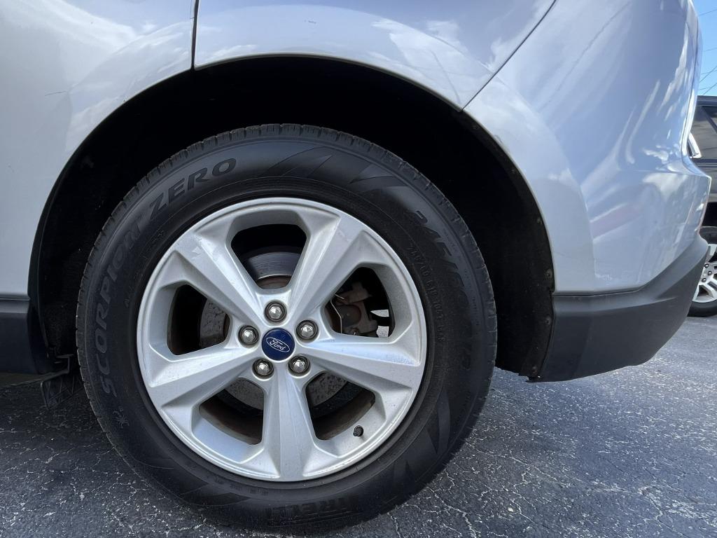 2015 Ford Edge - $10,995