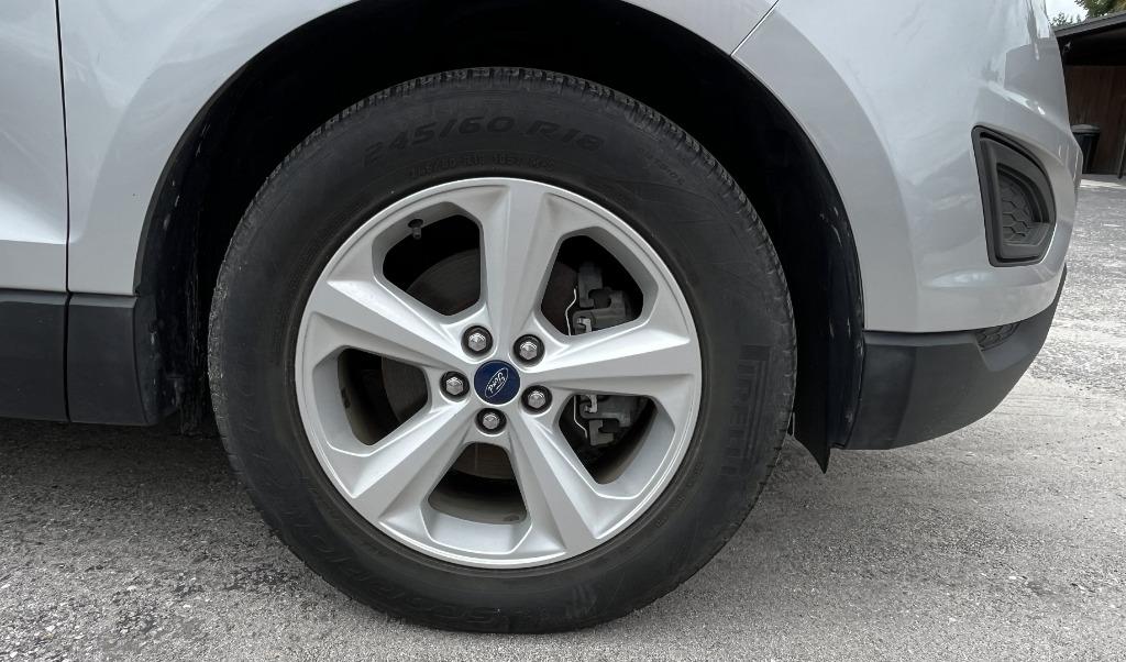 2015 Ford Edge - $10,995