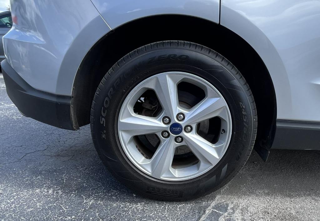2015 Ford Edge - $10,995