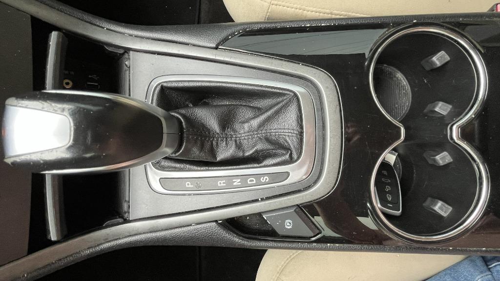 2015 Ford Edge - $10,995