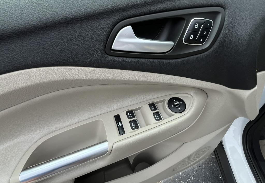 2015 Ford Escape - $10,995