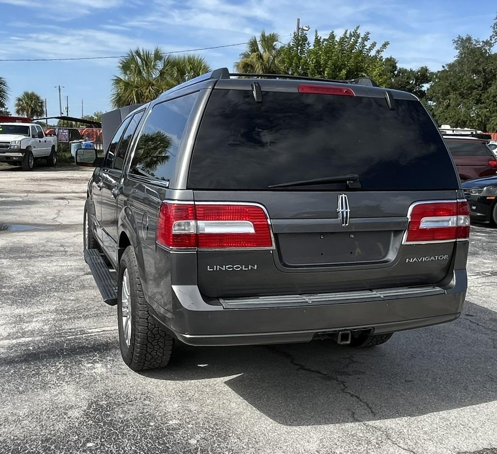 2013 Lincoln Navigator - $9,995