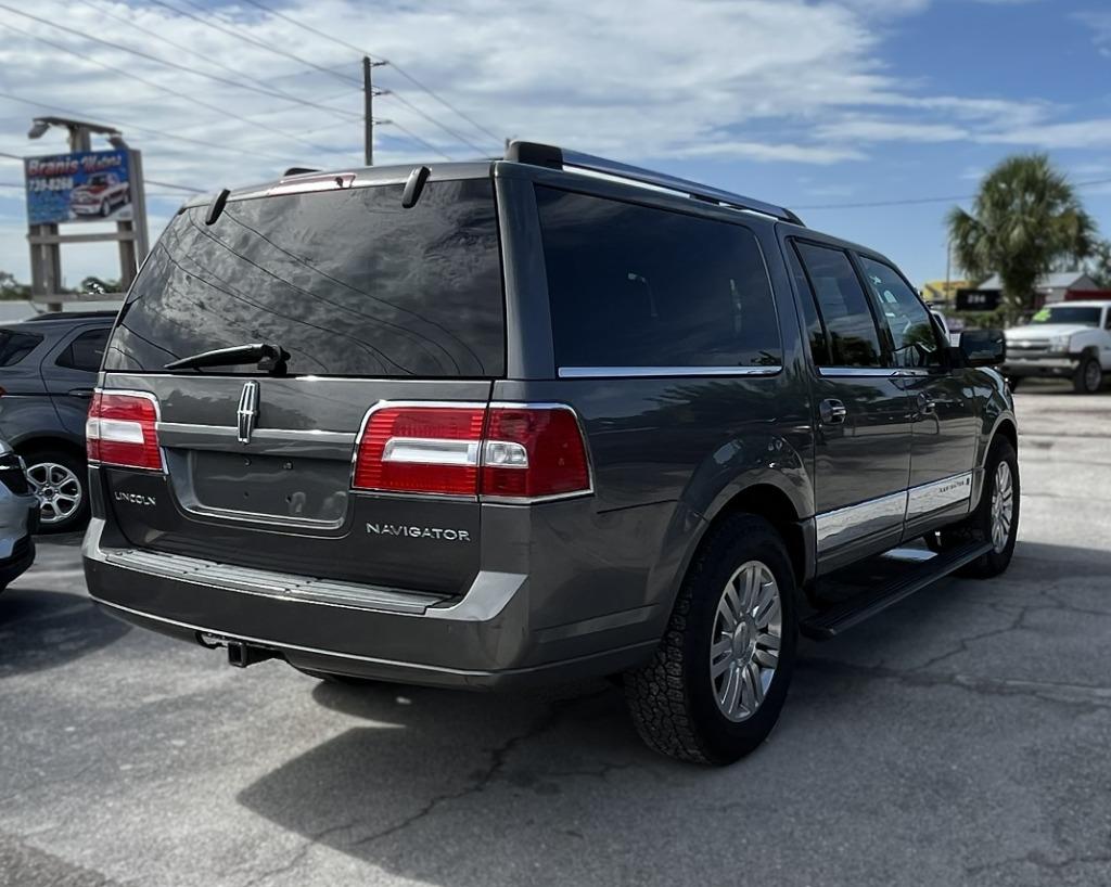 2013 Lincoln Navigator - $9,995