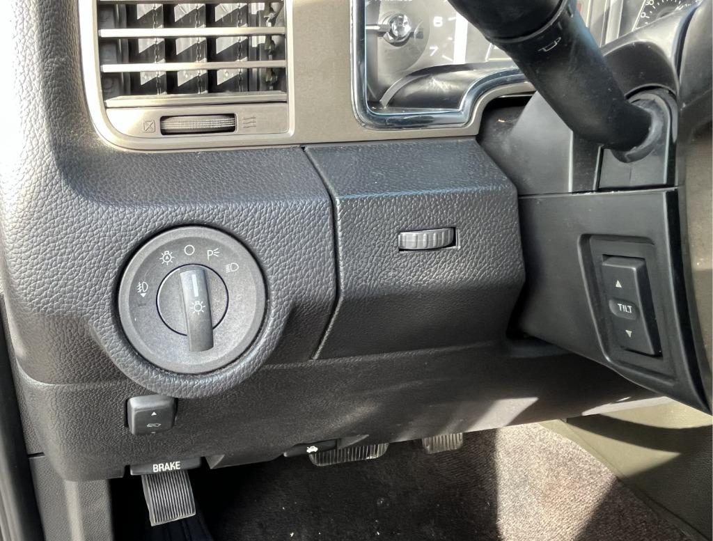 2013 Lincoln Navigator - $9,995