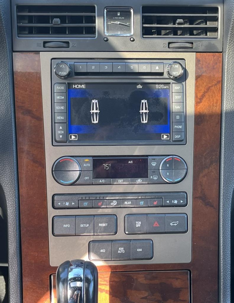2013 Lincoln Navigator - $9,995