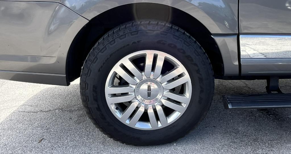 2013 Lincoln Navigator - $9,995