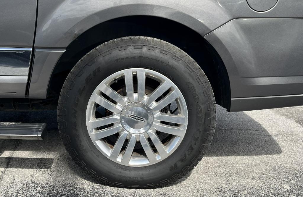 2013 Lincoln Navigator - $9,995
