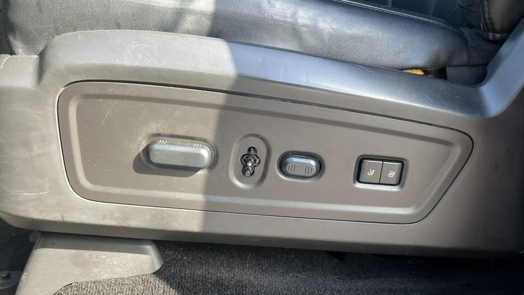 2013 Lincoln Navigator - $9,995