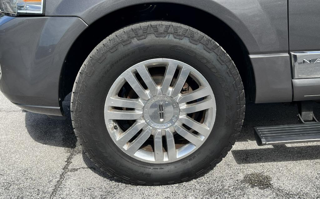 2013 Lincoln Navigator - $9,995