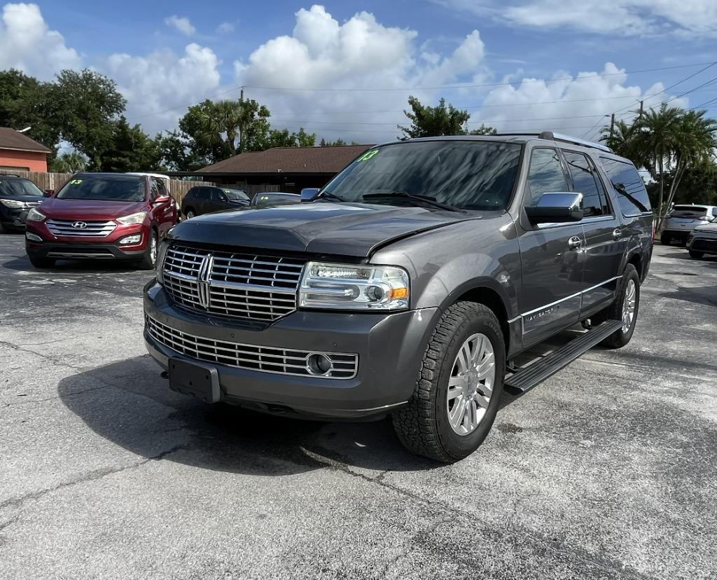 2013 Lincoln Navigator - $9,995