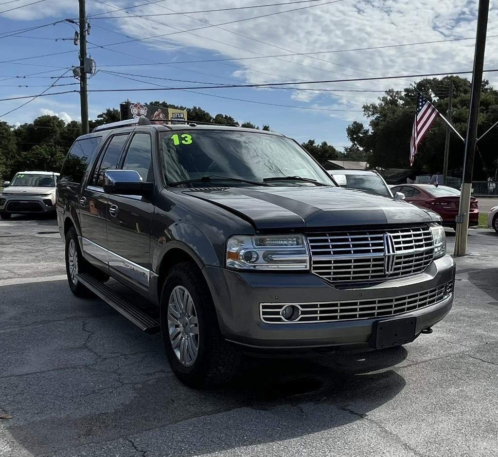 2013 Lincoln Navigator - $9,995