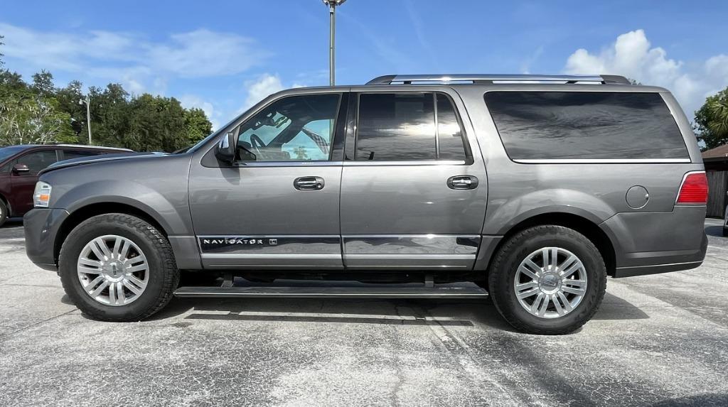 2013 Lincoln Navigator - $9,995