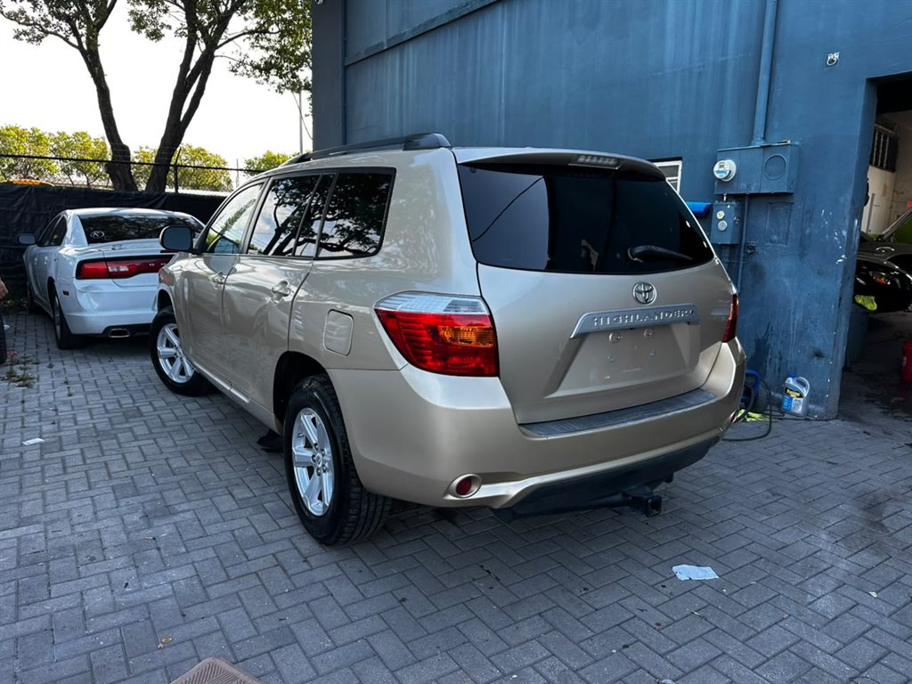 2010 Toyota Highlander - $5,900
