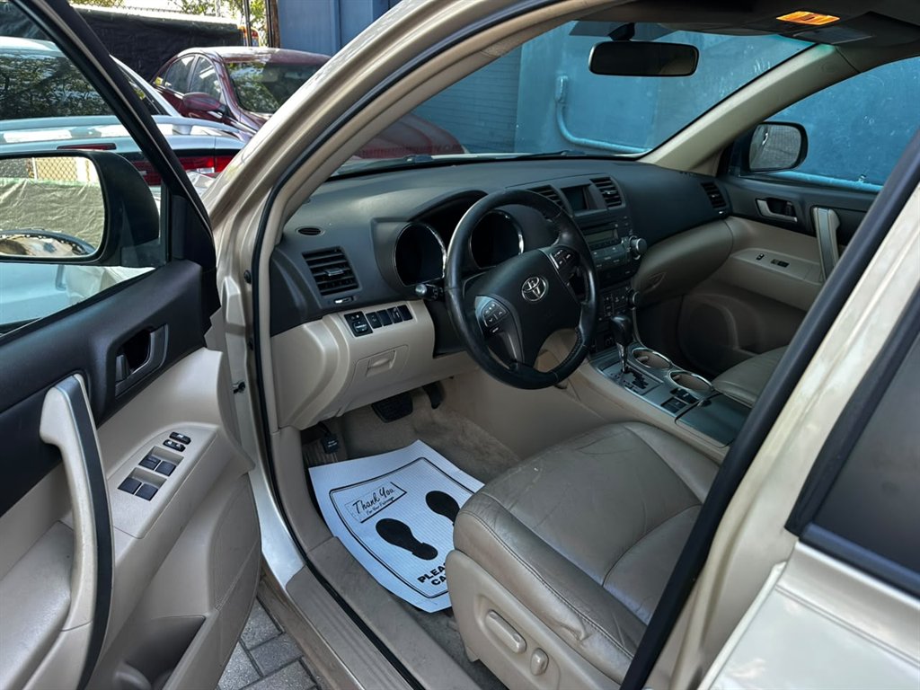 2010 Toyota Highlander - $5,900