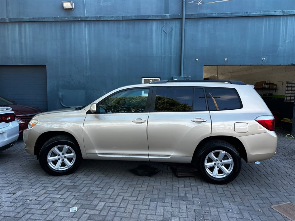 2010 Toyota Highlander - $5,900
