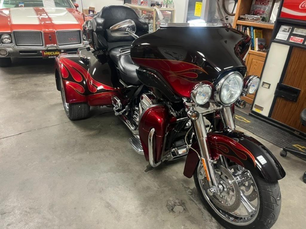 2011 Harley-davidson Cvo Ultra Classic Electra Glide - $18,500