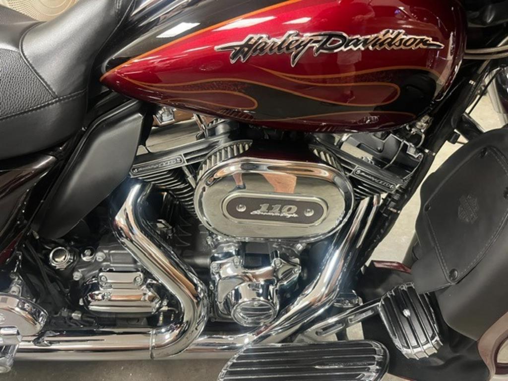 2011 Harley-davidson Cvo Ultra Classic Electra Glide - $18,500