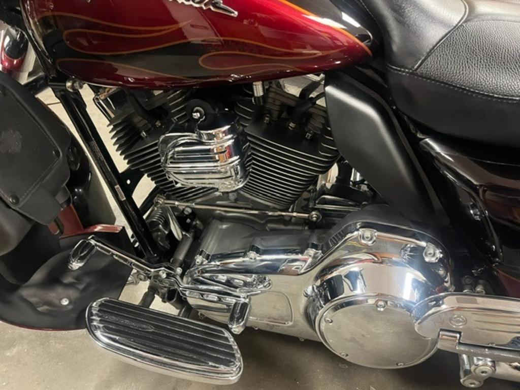 2011 Harley-davidson Cvo Ultra Classic Electra Glide - $18,500