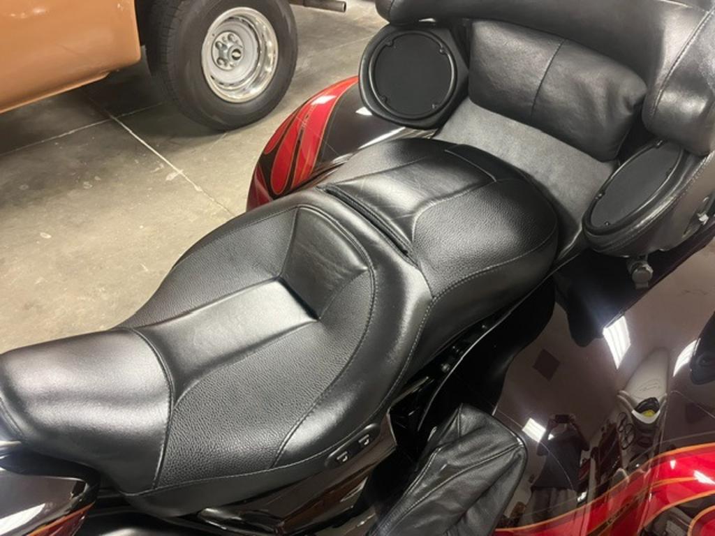 2011 Harley-davidson Cvo Ultra Classic Electra Glide - $18,500