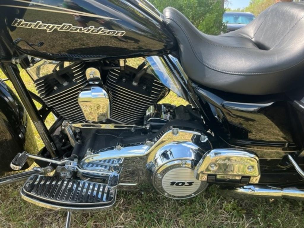 2013 Harley-davidson Road Glide Ultra - $17,500