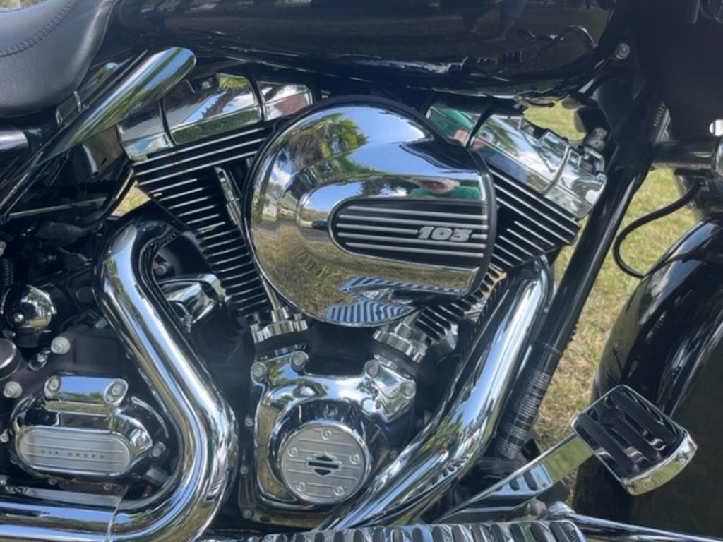 2013 Harley-davidson Road Glide Ultra - $17,500