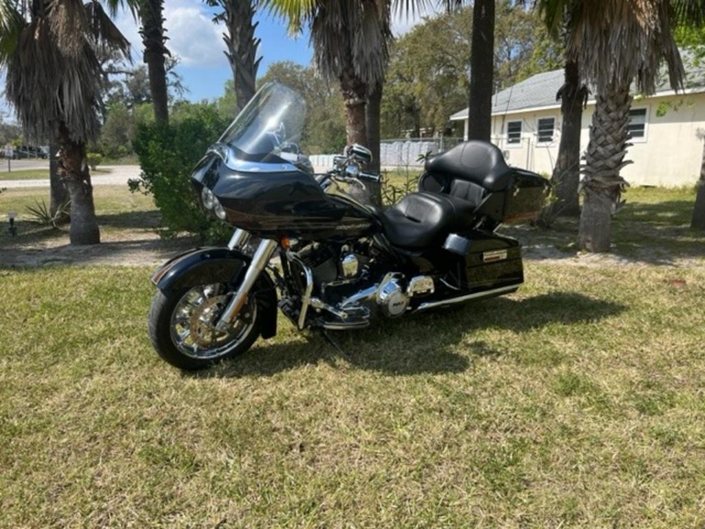2013 Harley-davidson Road Glide Ultra - $17,500