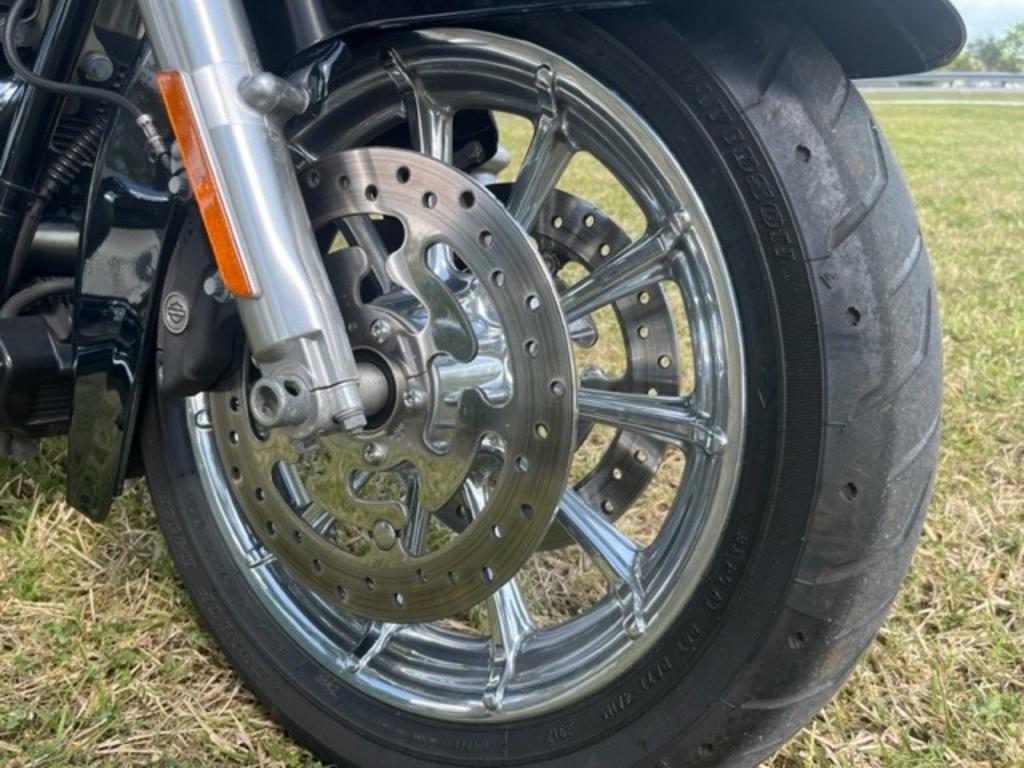 2013 Harley-davidson Road Glide Ultra - $17,500